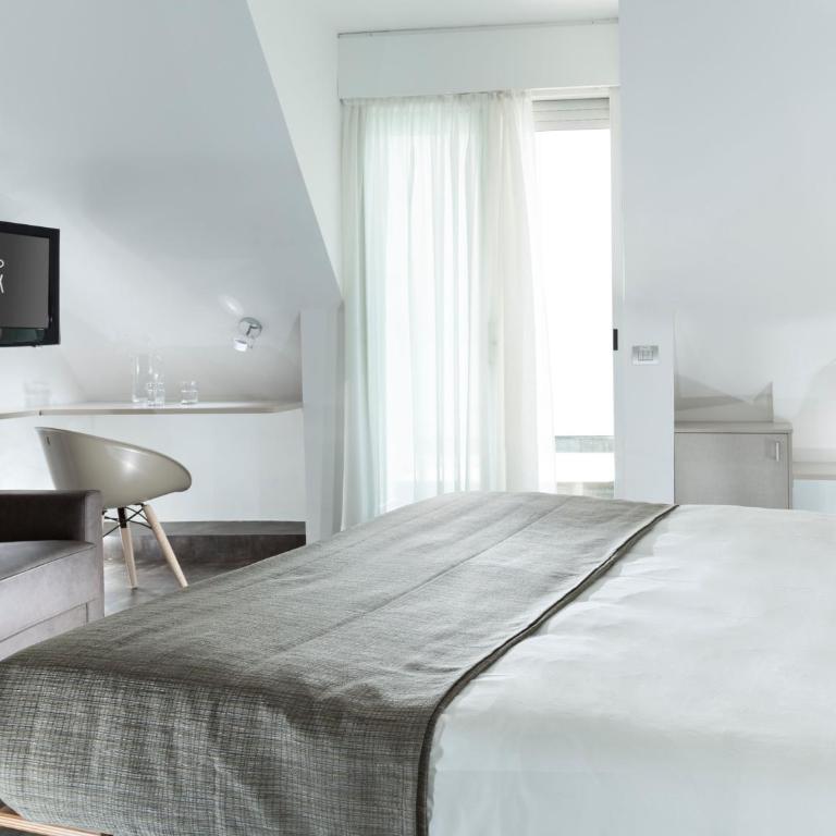 Hotel Rex - Fronte mare Riccione - Family Room with Sea View - 8