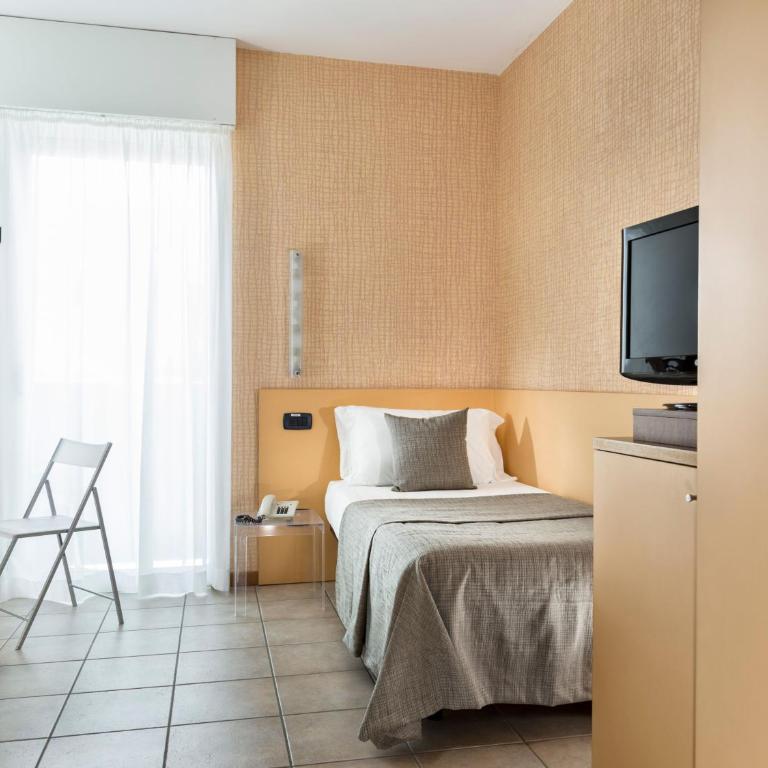 Hotel Rex - Fronte mare Riccione - Family Room with Sea View - 7
