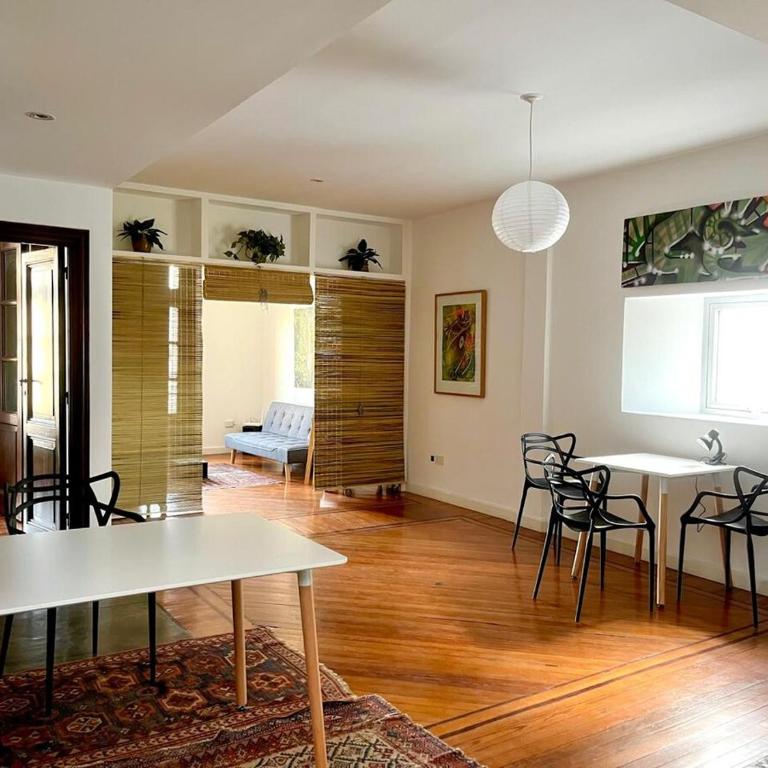 Centro, balcón, luz, muy amplio y tranquilo, WiFi - Apartamento de 1 dormitorio - 35