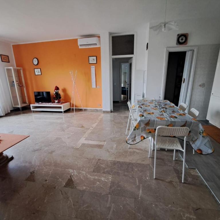 Guest House Lory - Appartamento con 2 Camere da Letto, Balcone e Terrazza - 3