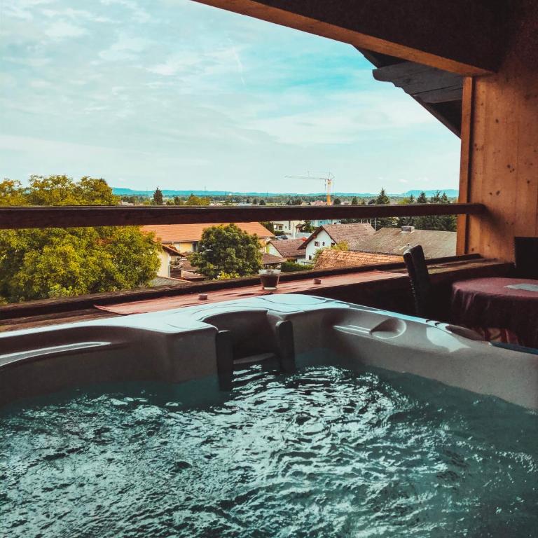 I AM HOTELS Graz-Seiersberg - Suite mit Whirlpool und Sauna - 12