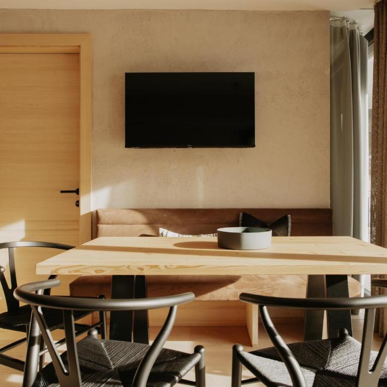 Toms View Premium Apartments - Deluxe Apartment - 5