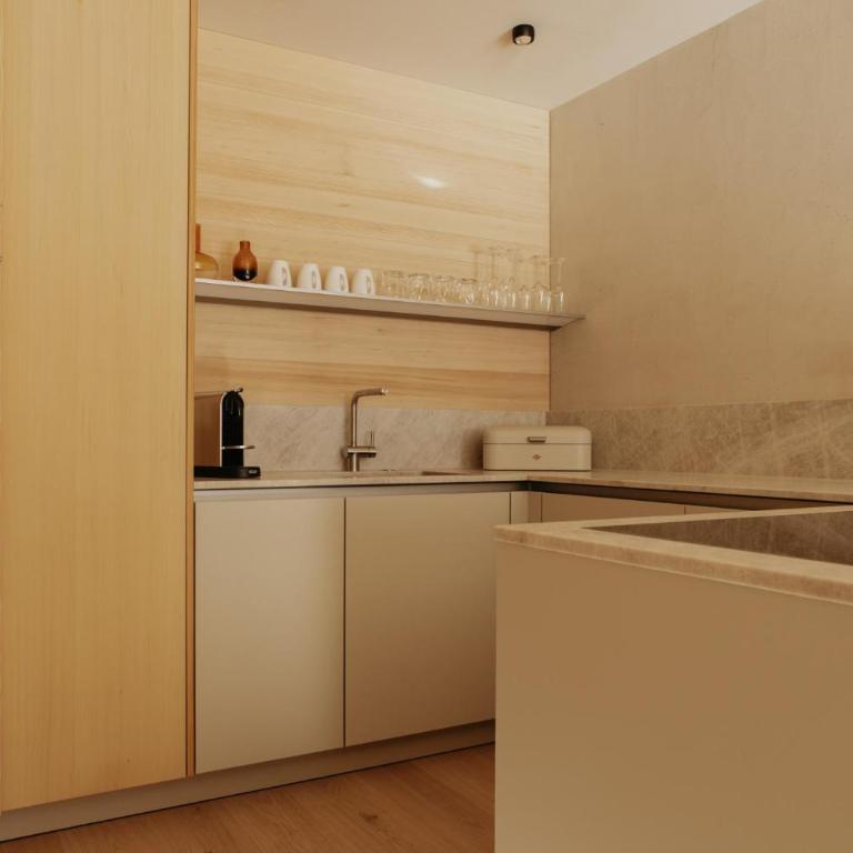 Toms View Premium Apartments - Deluxe Apartment - 6
