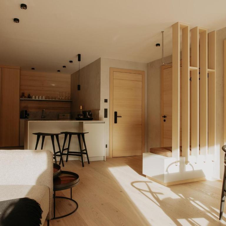 Toms View Premium Apartments - Deluxe Apartment - 1