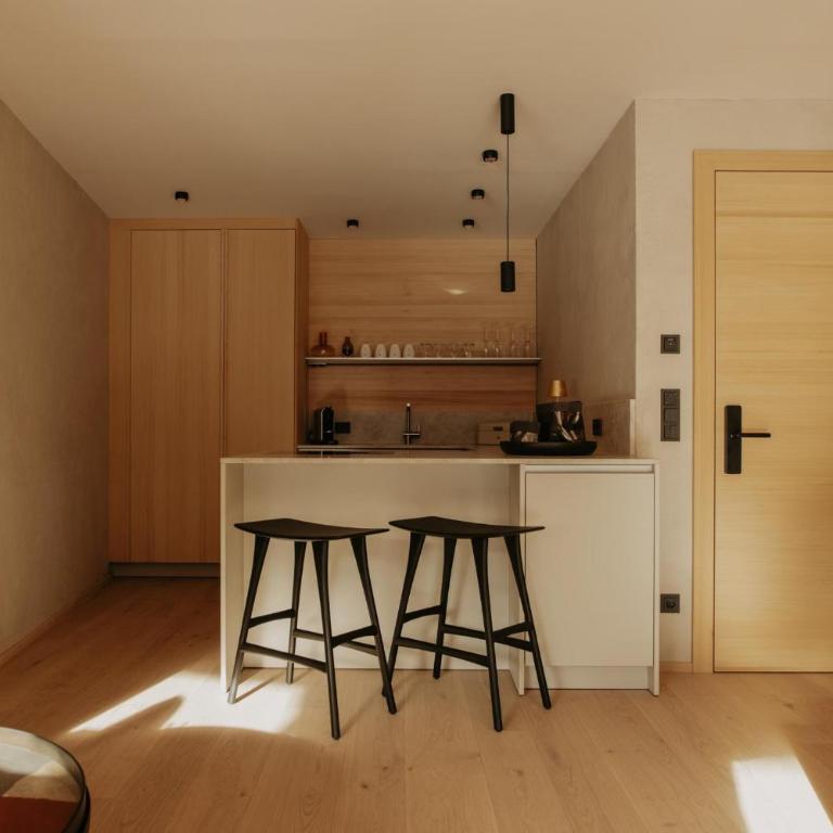 Toms View Premium Apartments - Deluxe Apartment - 8
