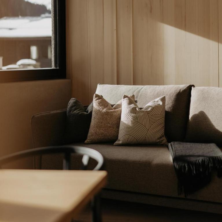 Toms View Premium Apartments - Deluxe Apartment - 13
