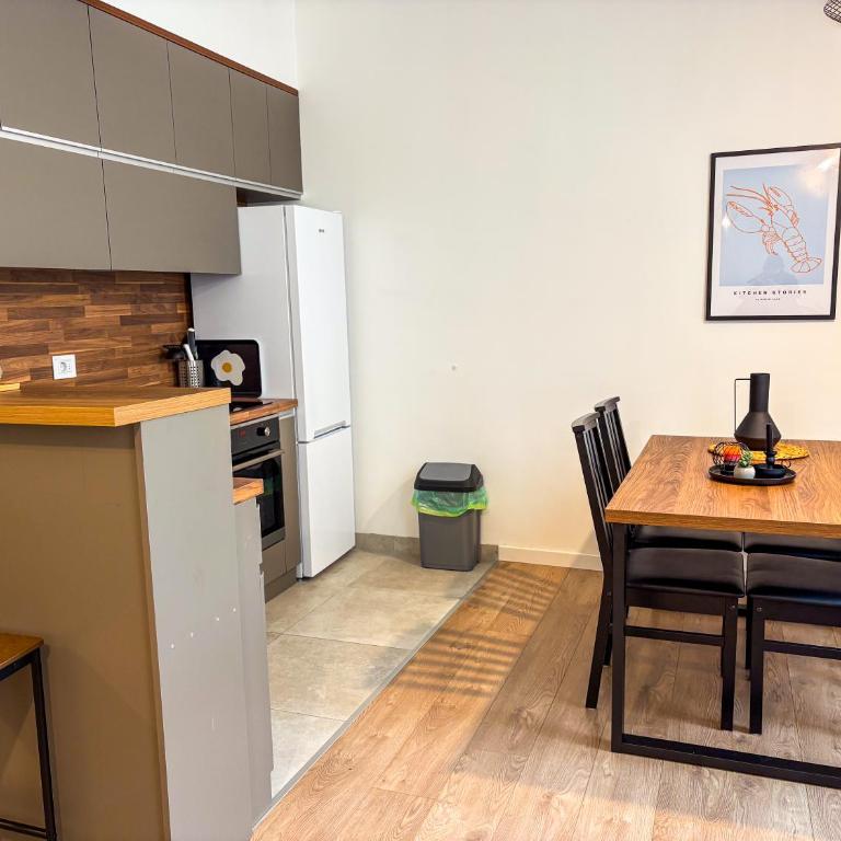 Lukerly 2 - Four-Bedroom Apartment - 12