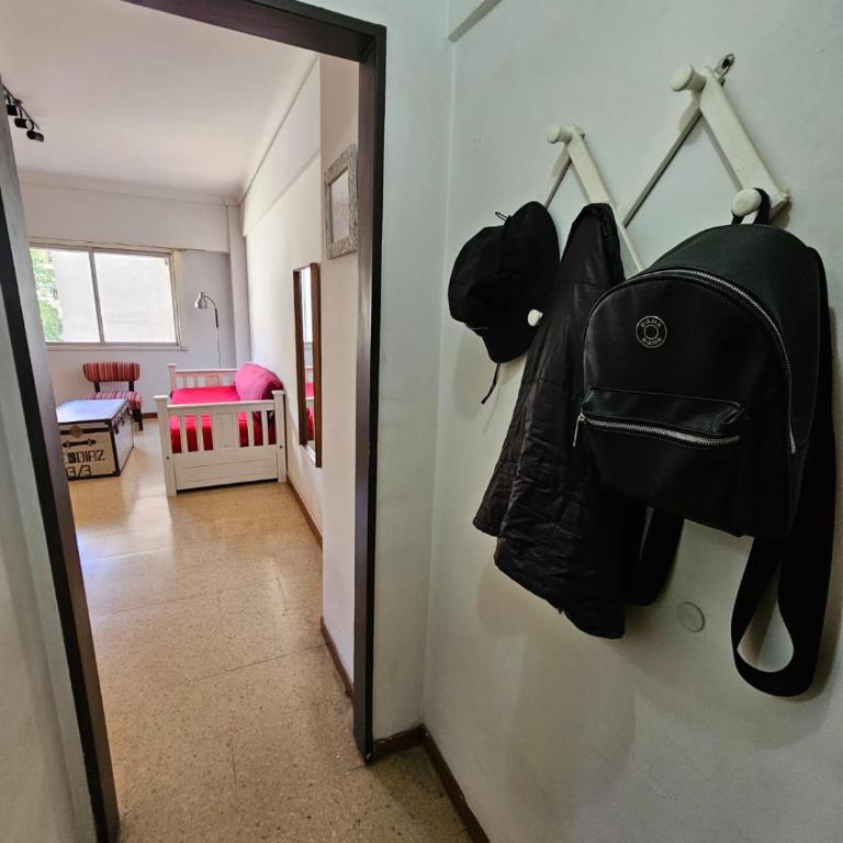2 ambientes amplios en el centro - Two-Bedroom Apartment - 3