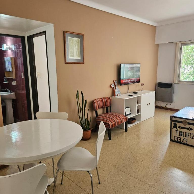 2 ambientes amplios en el centro - Two-Bedroom Apartment - 5