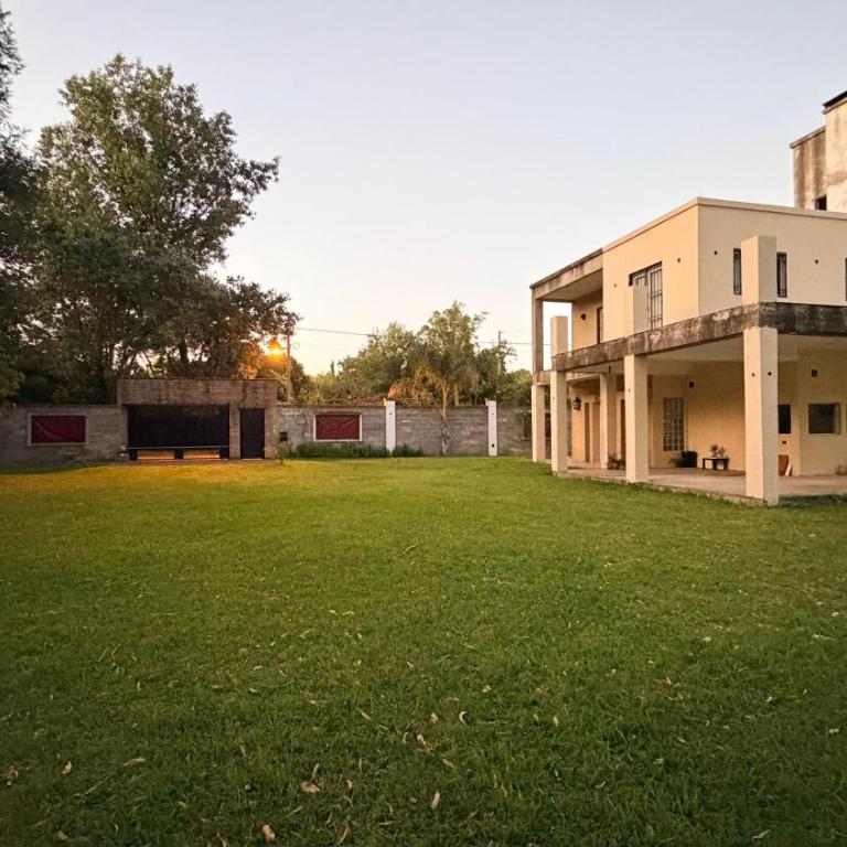 Casa quinta pileta y parrilla en General Rodríguez - Three-Bedroom Villa - 50