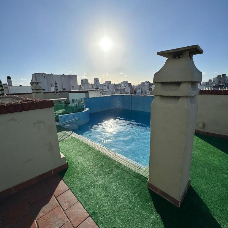 Luminoso departamento con pileta y solarium - Apartamento de 1 dormitorio - 2