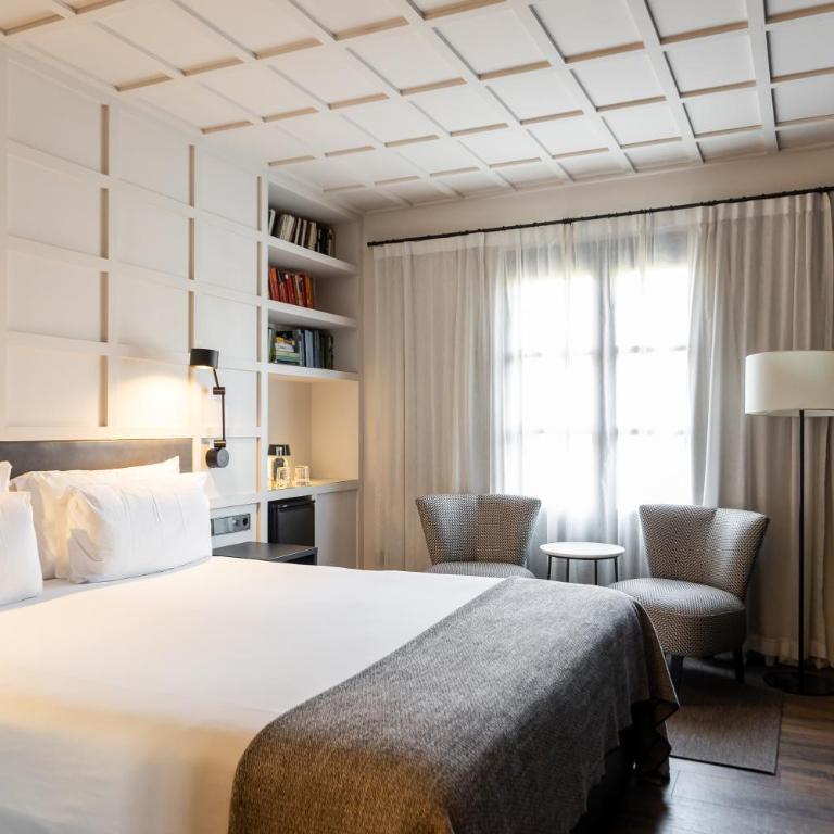 Yurbban Ramblas Boutique Hotel - Superior Double Room Ramblas view - 3