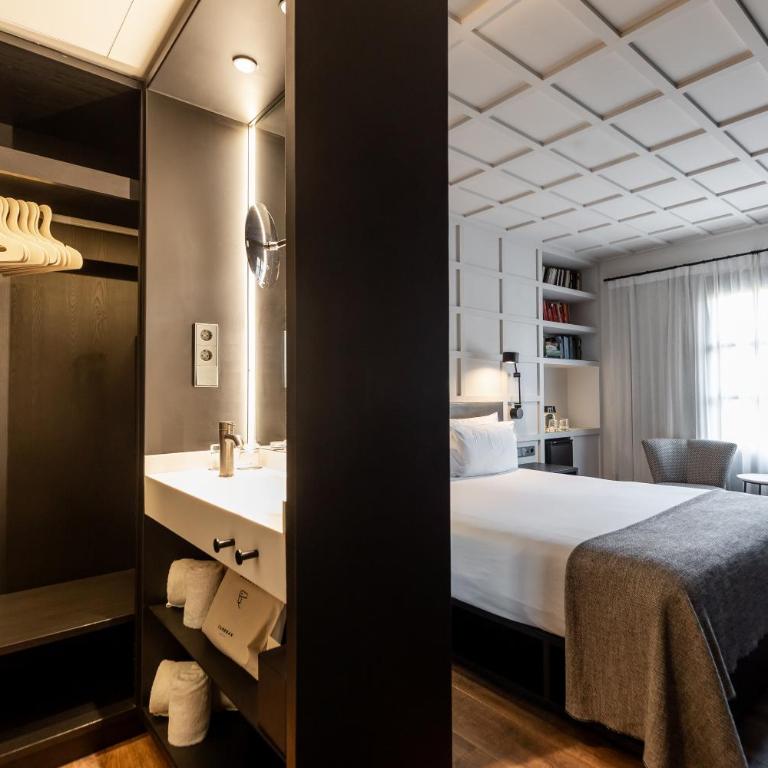 Yurbban Ramblas Boutique Hotel - Superior Double Room Ramblas view - 4