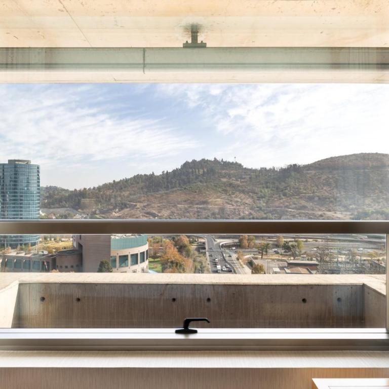 Holiday Inn Express Santiago Las Condes by IHG - Habitación con cama extragrande y vistas a la montaña - 2