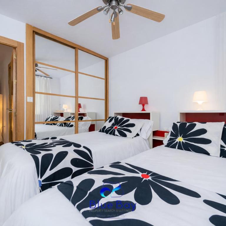 Bay Two Beach Apartment - Two-Bedroom Apartment - 19