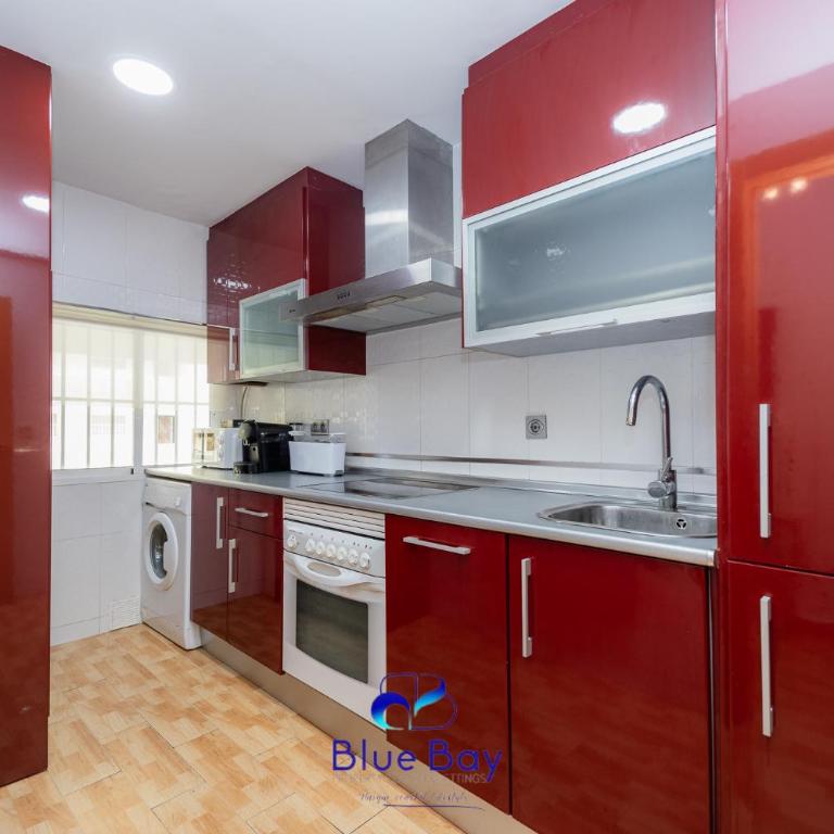 Bay Two Beach Apartment - Two-Bedroom Apartment - 10