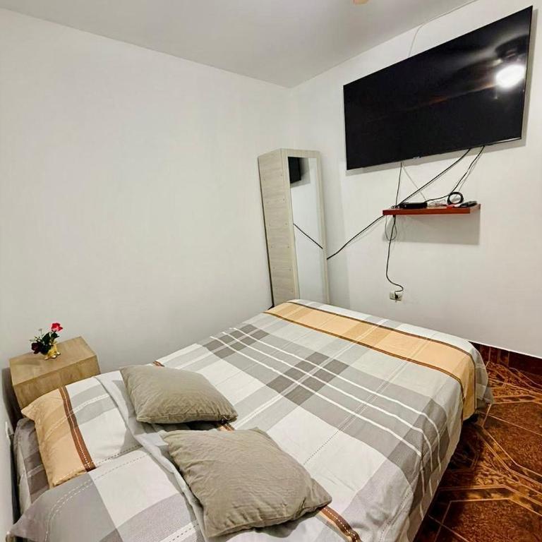 Comfortable House - Three-Bedroom House - 60