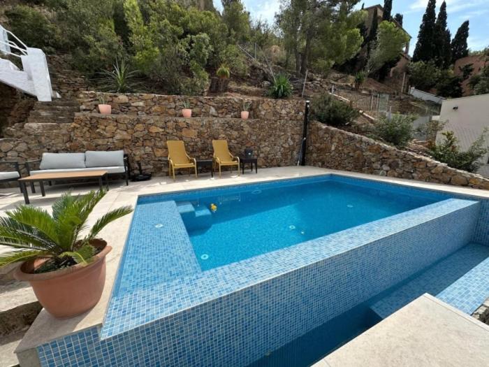 Preciosa casa con piscina desbordante y vistas al mar - Casa - 66