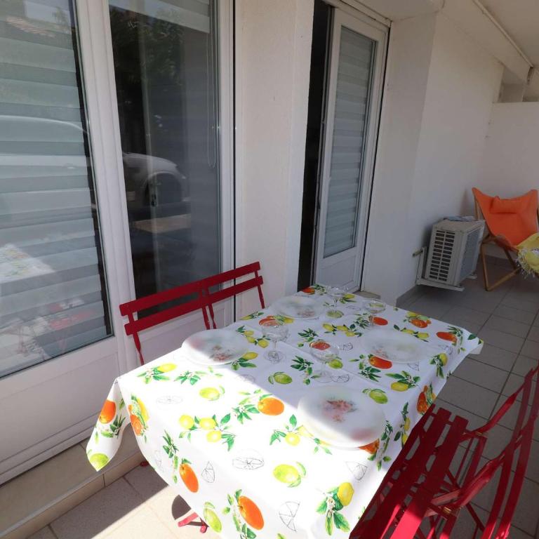 Appartement 2 pièces RDC avec terrasse, climatisation et parking proche plage et commerces - FR-1-307-127 - Apartment (4 Erwachsene) - 1
