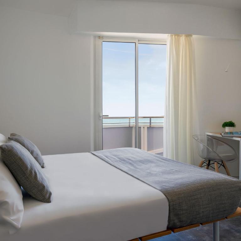 Hotel Rex - Fronte mare Riccione - Luxury Quadruple Room - 1