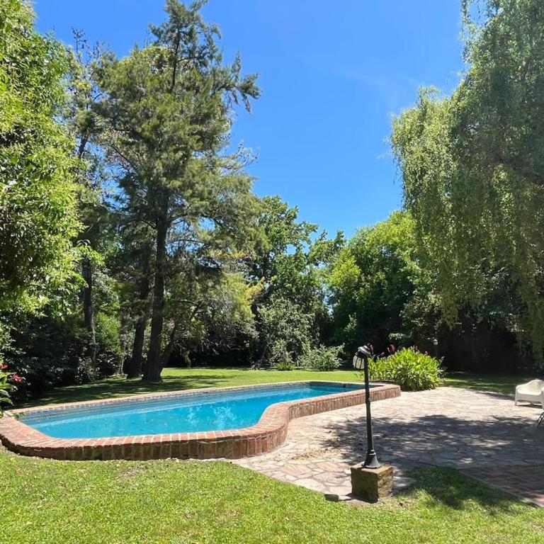 Iconico Chalet en Golf Club Privado, Pilar - Four-Bedroom House - 1