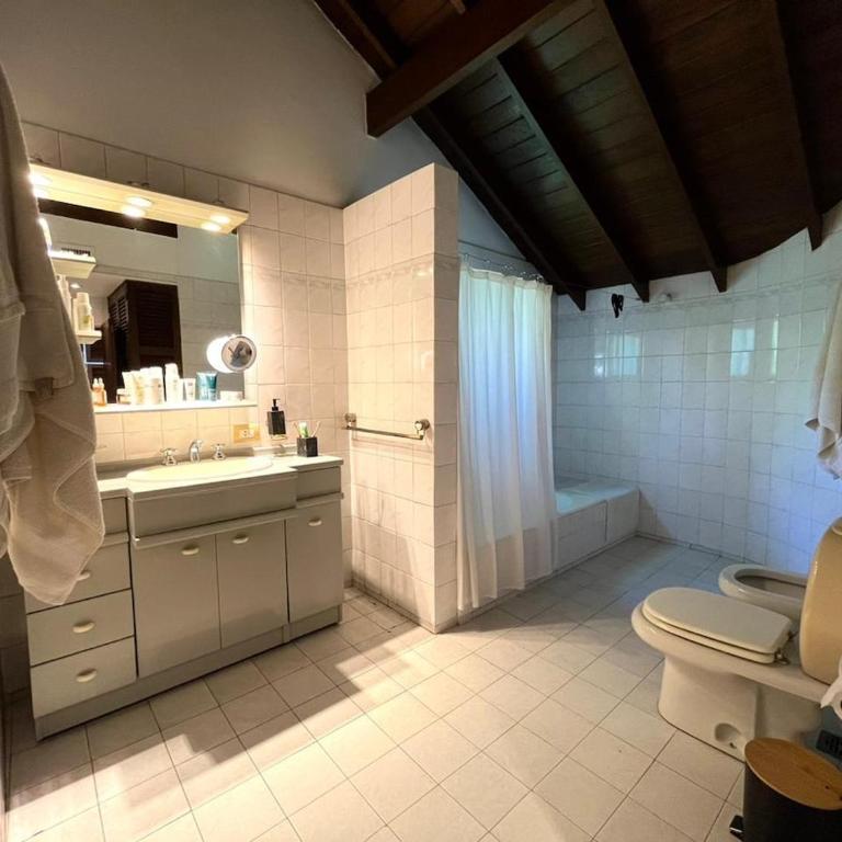 Iconico Chalet en Golf Club Privado, Pilar - Four-Bedroom House - 15