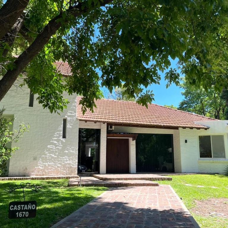 Iconico Chalet en Golf Club Privado, Pilar - Four-Bedroom House - 20