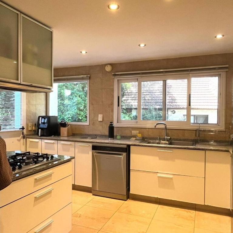 Iconico Chalet en Golf Club Privado, Pilar - Four-Bedroom House - 10