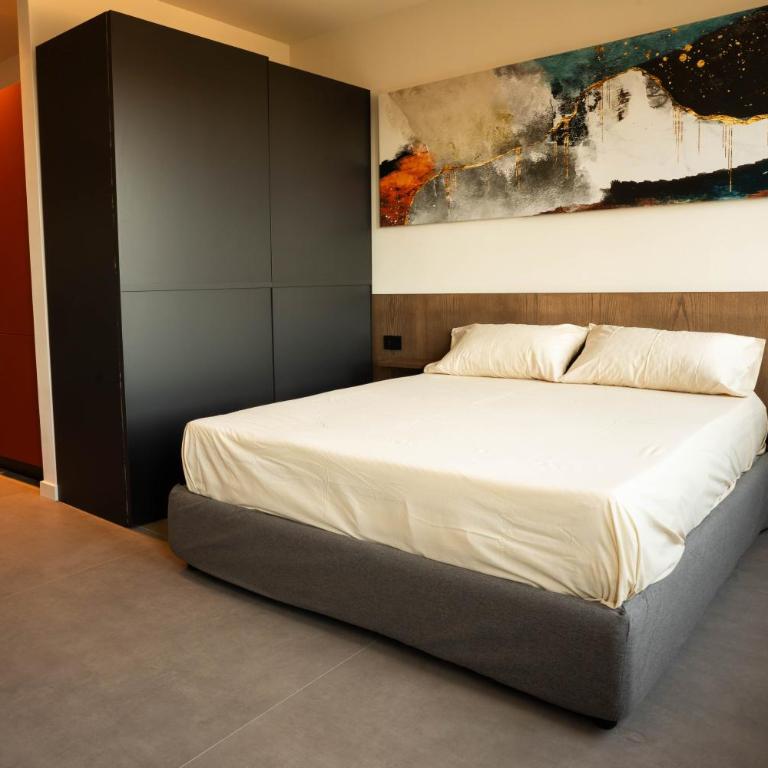 Sicilias - One-Bedroom Apartment - 6