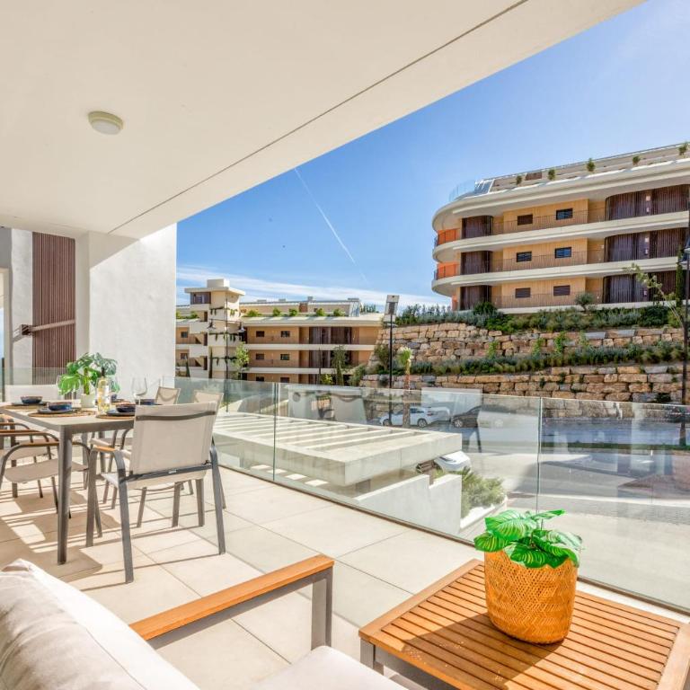 ViVi Homes - Apollo Luxury, Pool, Gym & Beach - Apartment with Terrace - 7