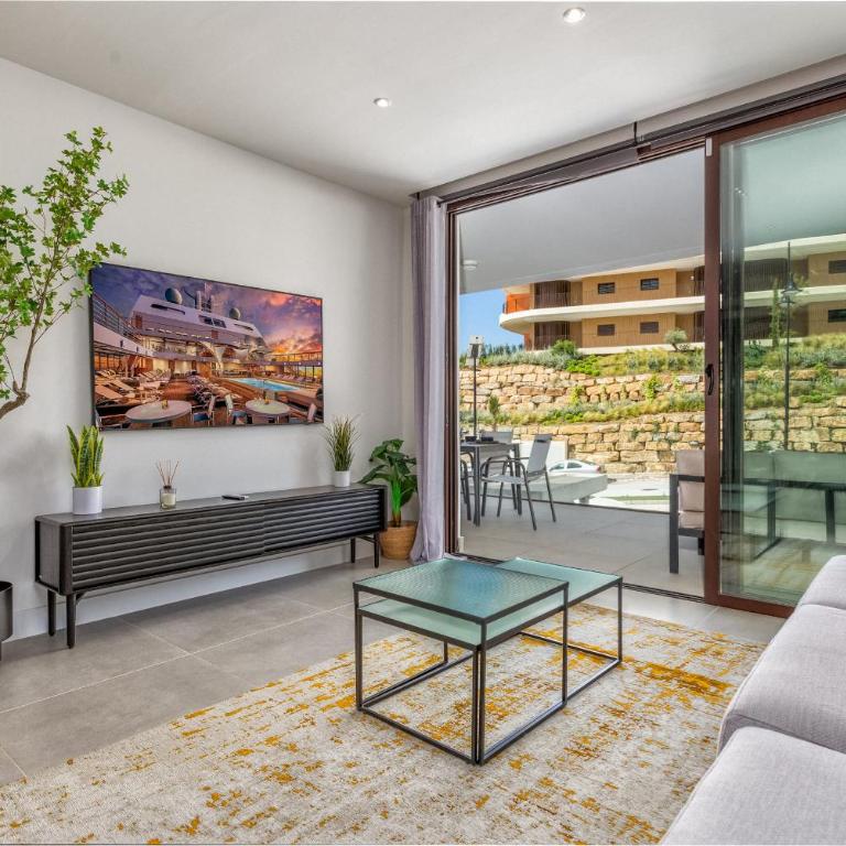 ViVi Homes - Apollo Luxury, Pool, Gym & Beach - Apartment with Terrace - 2