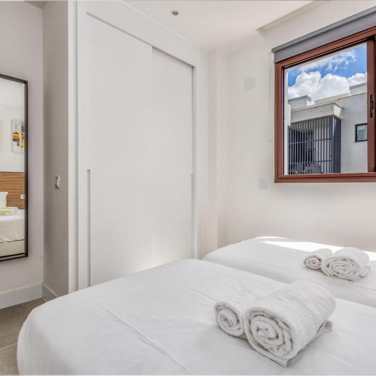 ViVi Homes - Apollo Luxury, Pool, Gym & Beach - Apartment with Terrace - 22