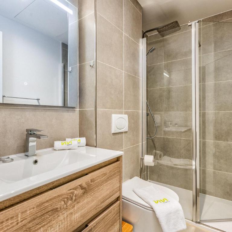 ViVi Homes - Apollo Luxury, Pool, Gym & Beach - Apartment with Terrace - 28