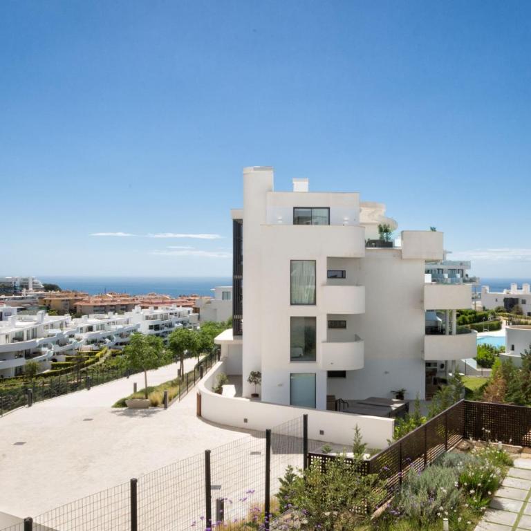 ViVi Homes - Apollo Luxury, Pool, Gym & Beach - Apartment with Terrace - 42