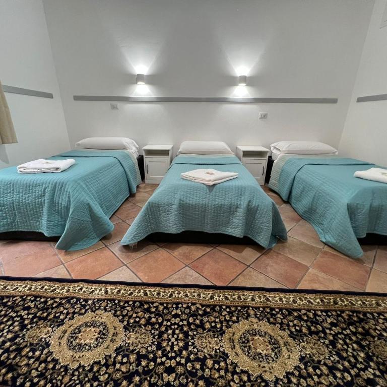 Zidan Guest House - Quadruple Room with Outside Private Bathroom - 14