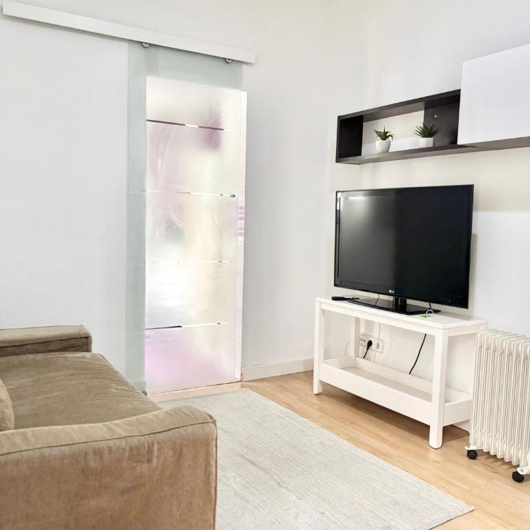 Centro Madrid Rio - Monederos C - One-Bedroom Apartment - 1