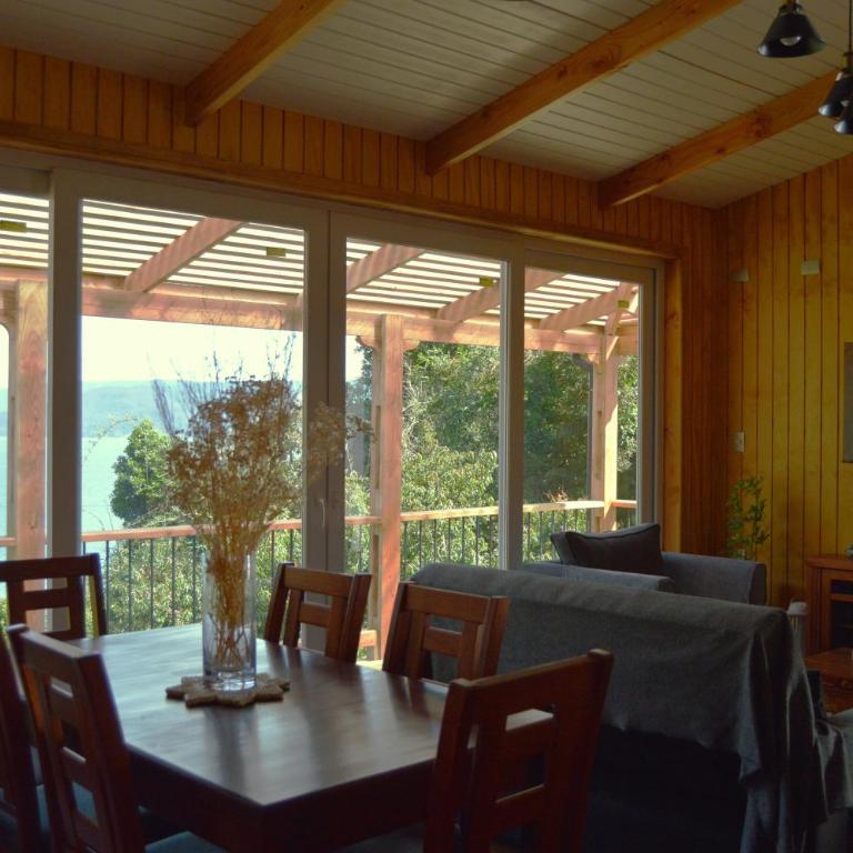 Cabaña con vista al mar y bosque nativo - Three-Bedroom House - 4