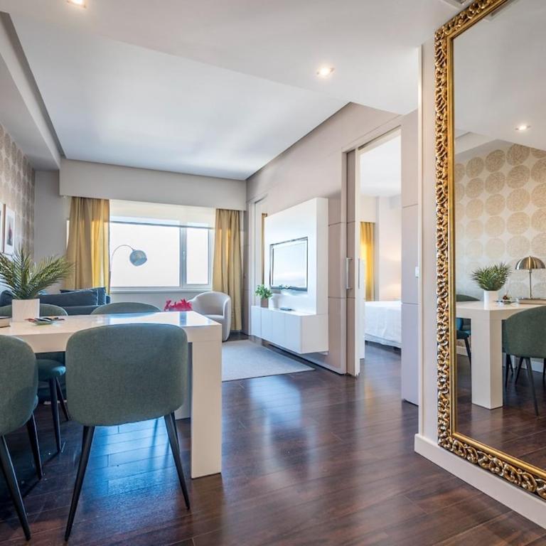 Luxury Plaza España Planta 29 Terraza 360 grados - One-Bedroom Apartment - 6