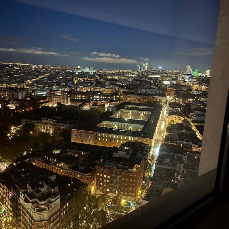 Luxury Plaza España Planta 29 Terraza 360 grados - One-Bedroom Apartment - 11