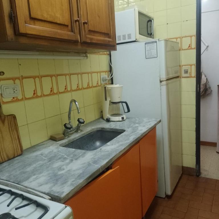 2 ambientes amplios en el centro - Two-Bedroom Apartment - 22