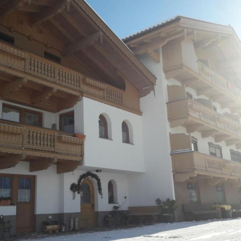Gästehaus Rahm - Familie Wechselberger - Apartment mit Aussicht und Balkon - 2
