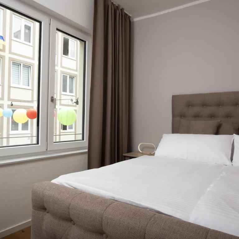 GoldenKey-Suites - New Luxury Suite 'Augusta Vindelicum' - Air Conditioning - Elevator - Prime Location at Augsburg Town Hall Square - Apartamento - 10