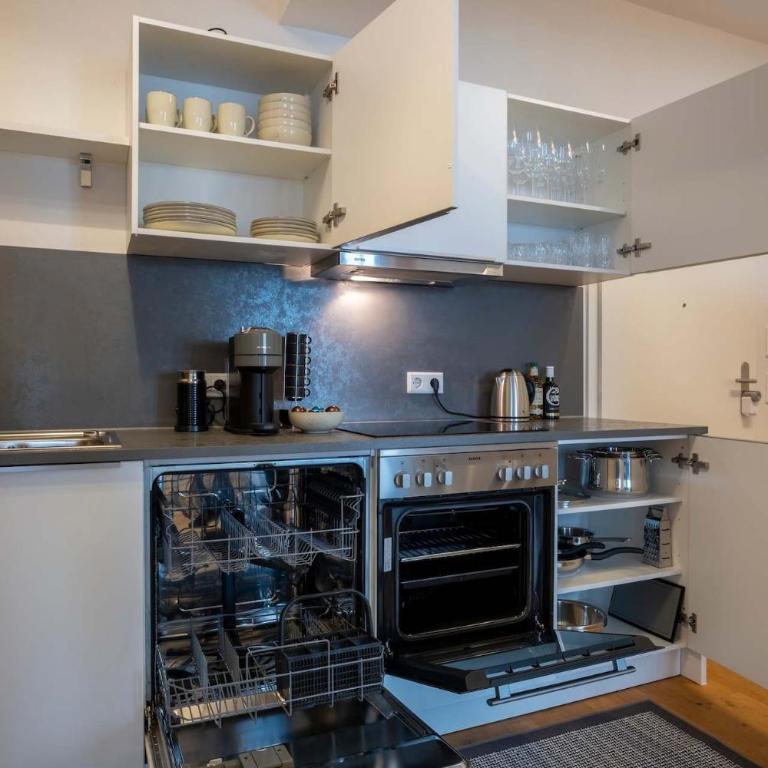 GoldenKey-Suites - Luxury Suite 'Leopold Mozart' - 3 Rooms - Air Conditioning - Prime location Rathausplatz Augsburg - Apartment - 8