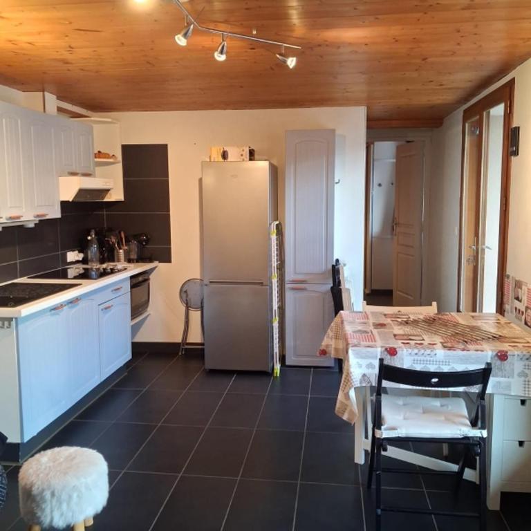 Rez de chalet "La Grange" - Appartement avec Vue sur la Montagne - 9