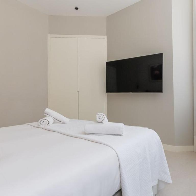 Exclusive terrace - 1Bdr 1Bath -Arturo Soria - One-Bedroom Apartment - 10