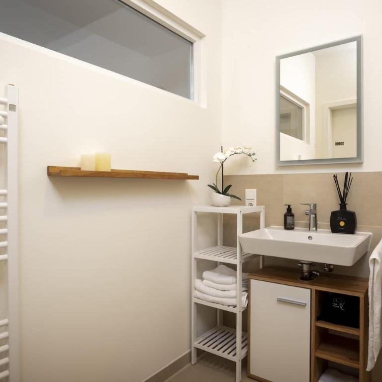 GoldenKey-Suites - Luxury Suite 'Leopold Mozart' - 3 Rooms - Air Conditioning - Prime location Rathausplatz Augsburg - Apartment - 17
