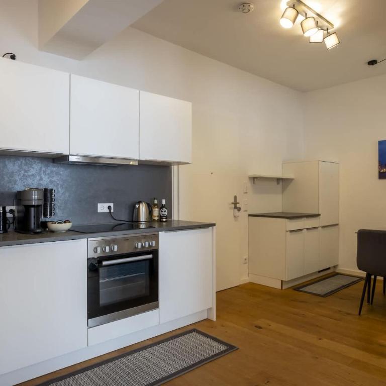 GoldenKey-Suites - Luxury Suite 'Leopold Mozart' - 3 Rooms - Air Conditioning - Prime location Rathausplatz Augsburg - Apartment - 19