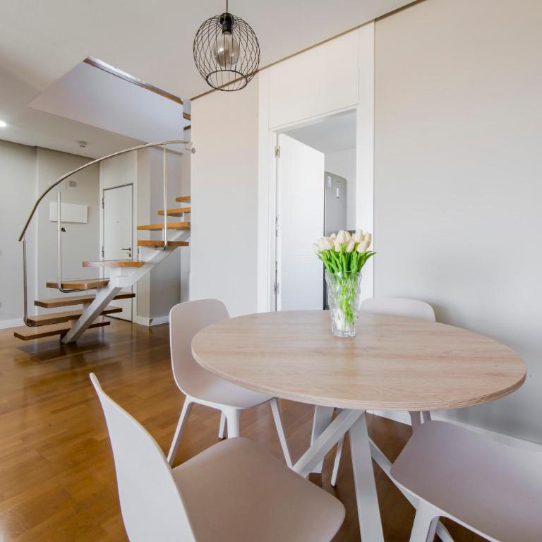 Terraza y Vistas para 6 con Parking en Sanchinarro - Two-Bedroom Apartment with Terrace - 10