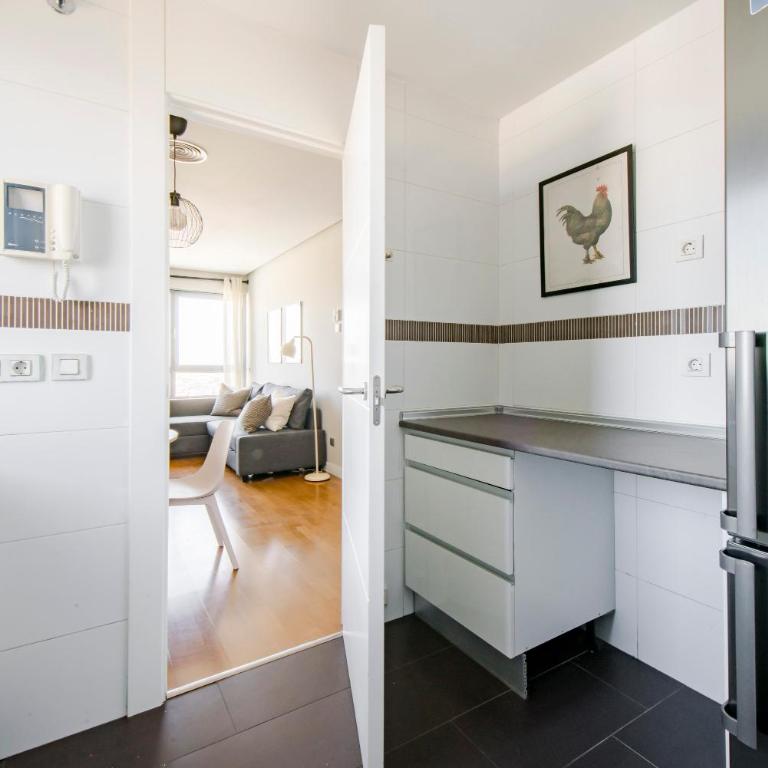 Terraza y Vistas para 6 con Parking en Sanchinarro - Two-Bedroom Apartment with Terrace - 13