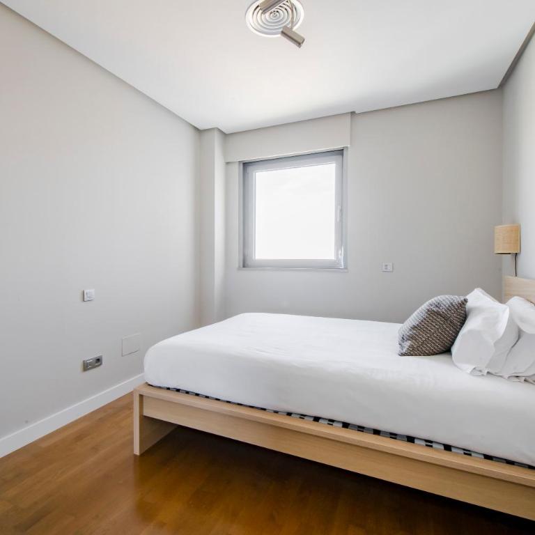 Terraza y Vistas para 6 con Parking en Sanchinarro - Two-Bedroom Apartment with Terrace - 20